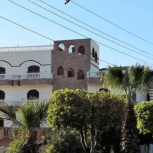 Bella Vista And Appartement Louxor